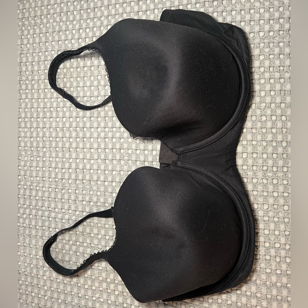 ❗️SALE❗️Victoria’s Secret Body by Victoria lined Demi